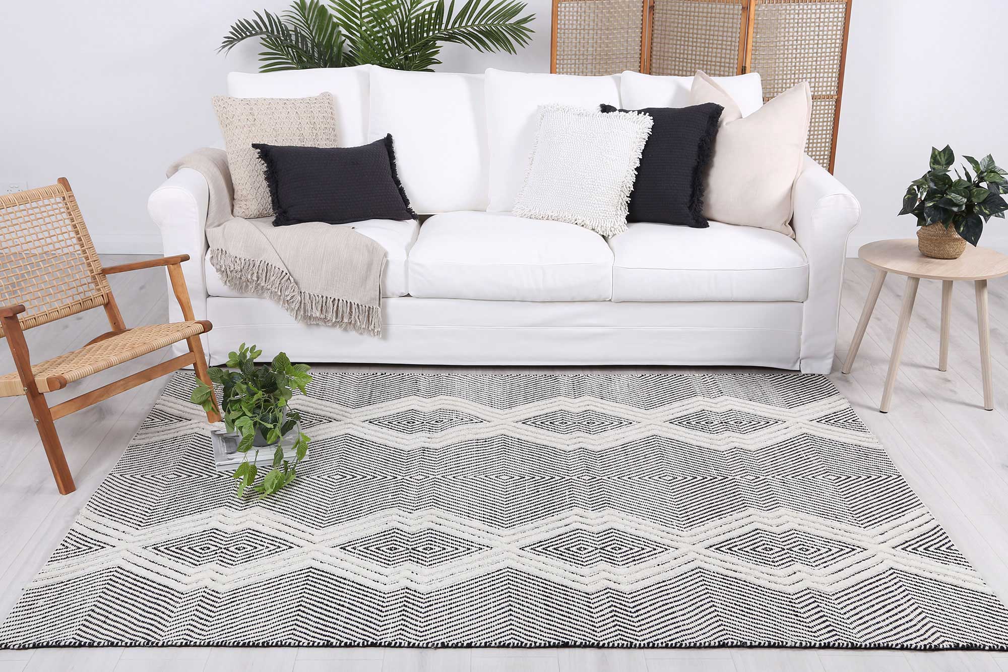 Brand Ventures RUGS Himadri Lattice Black & White Contemporary Wool Blend Rug