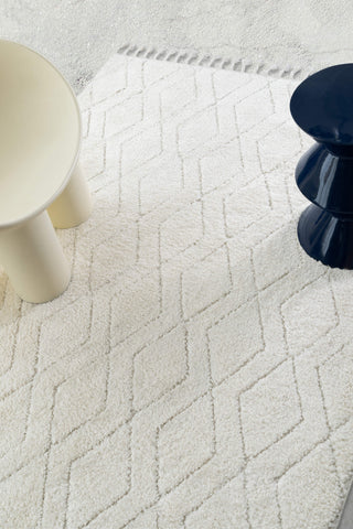 Loopsie Kotor Ivory Diamond Rug Styled