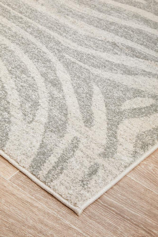 Close-up of Chrome Savannah Silver Rug showing non-shed polypropylene pile and texture